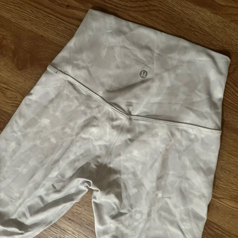 Lululemon Athletica Women's High-Rise Leggings Luxtreme Camo White-Gray Size 4